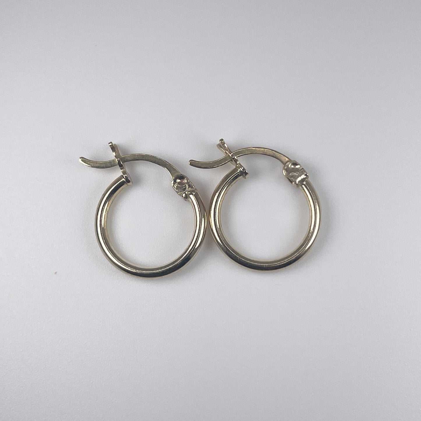 10K Gold 0.9gm Plain Hoop Earrings 1.5mm Thickness