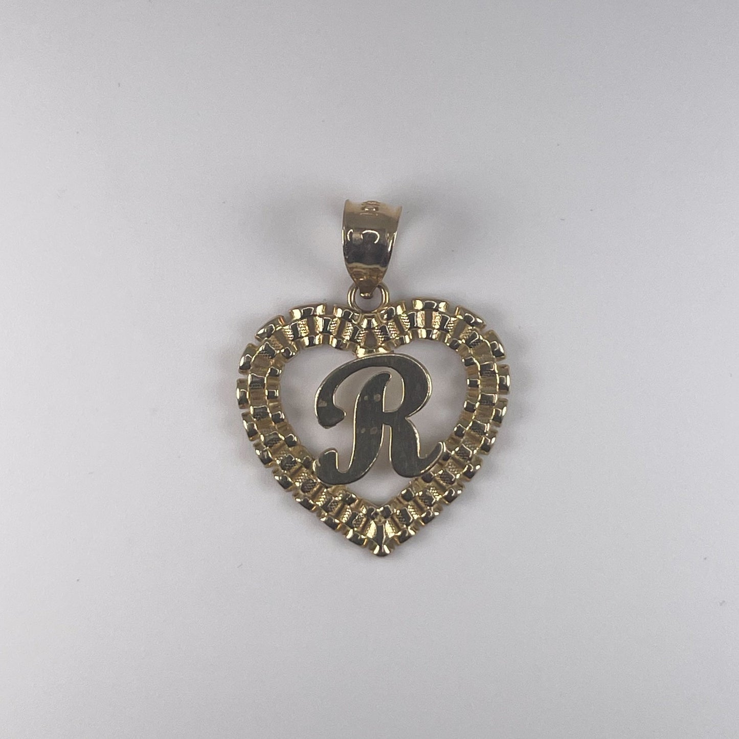 10K Gold 1.9gm Initial R in Rol Heart Pendant
