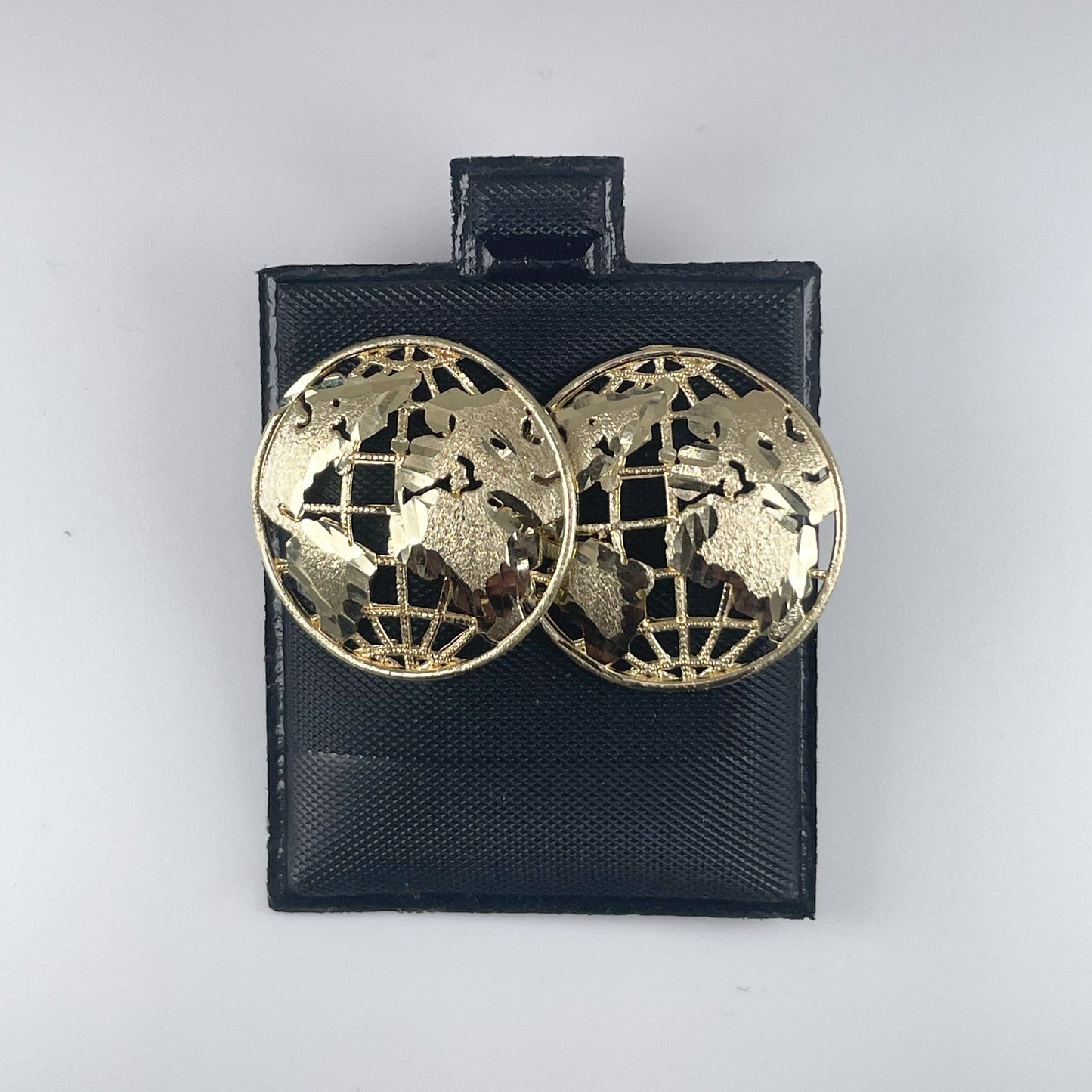 10K Gold 3.4gm D/Cut Stud World Earrings