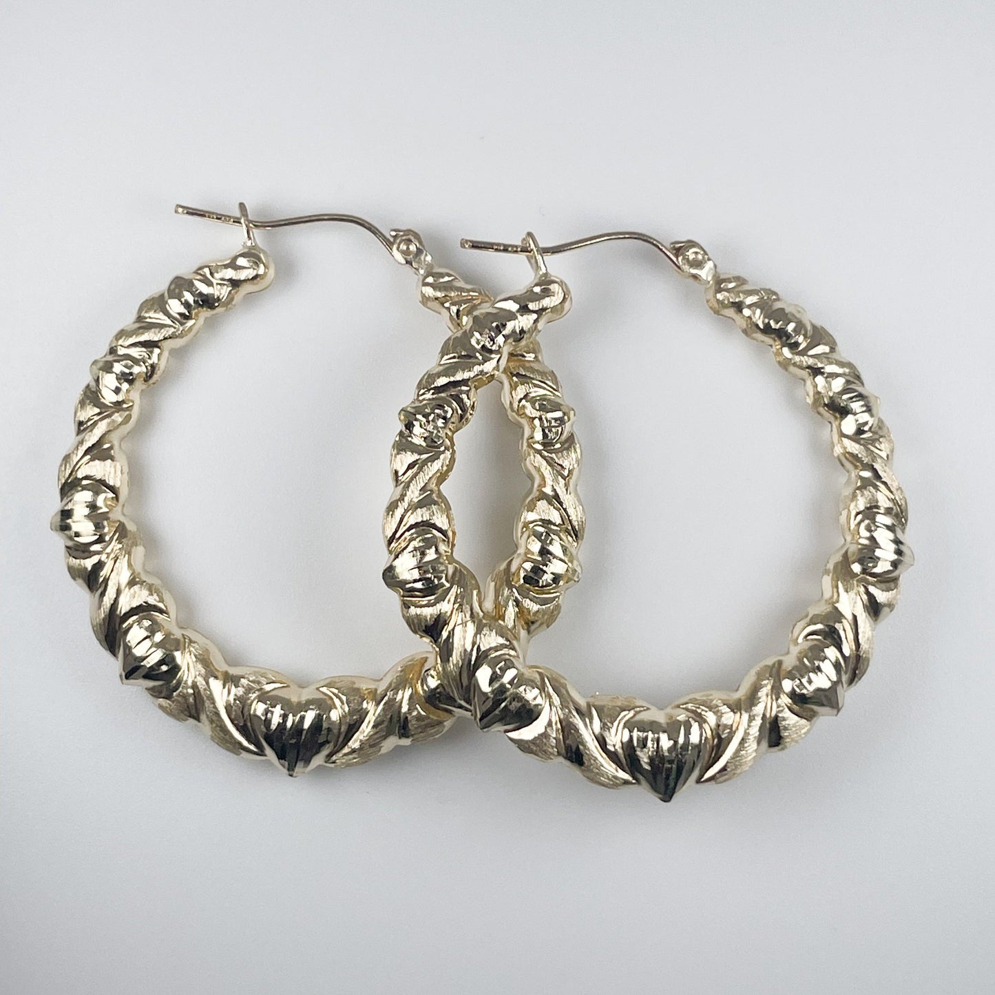 10K Gold 3.6gm Hoop Earrings with Hearts 1" Wide D/Cuts