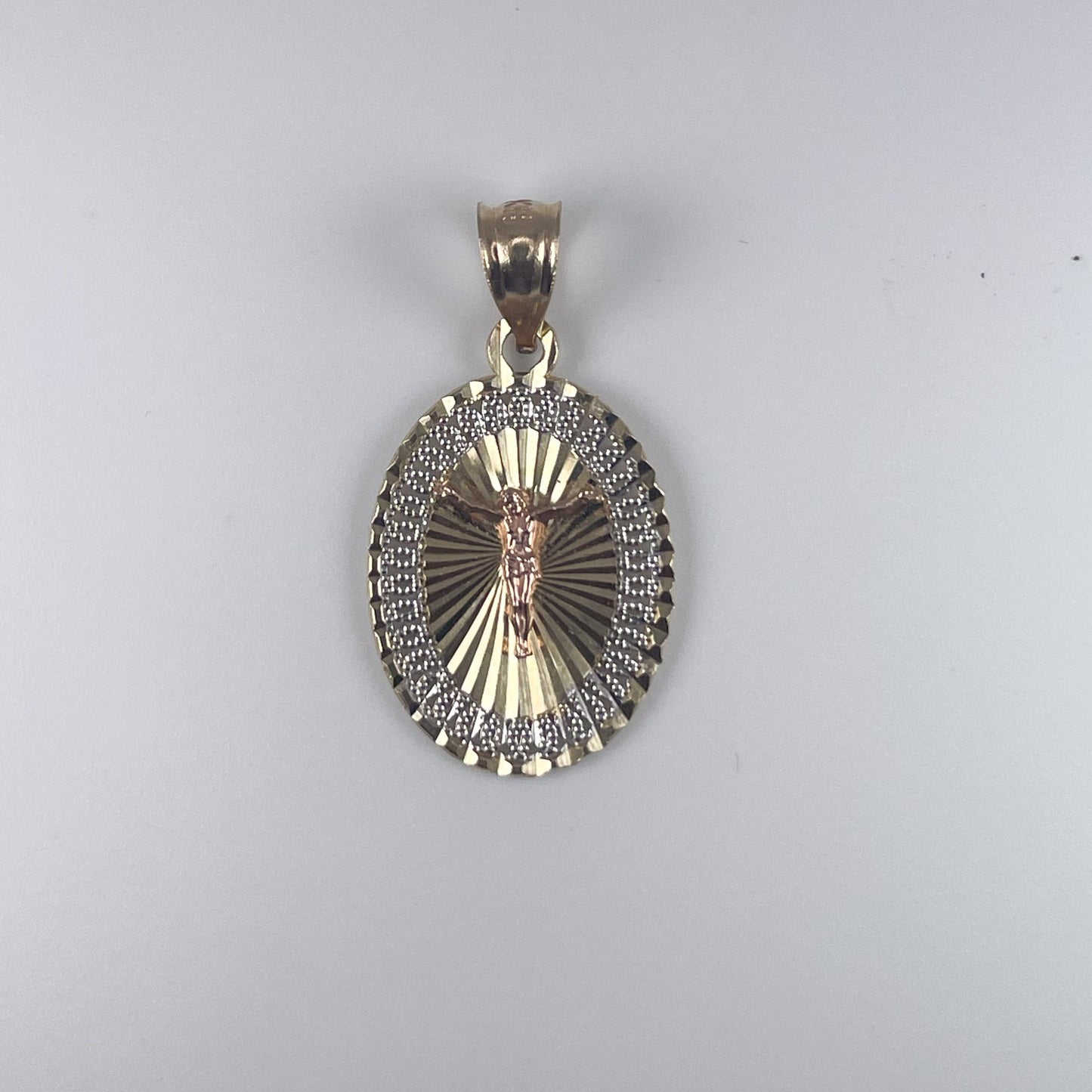 14K Gold 2.2gm 2 Tone D/Cut With Jesus Pendant