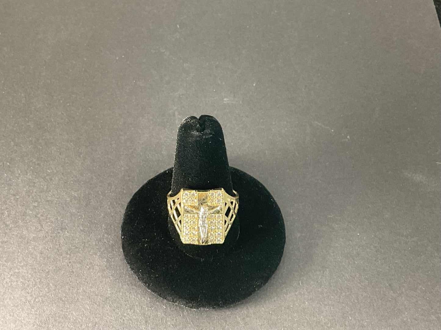 10K Gold Men s Ring with Cubic Zirconia with Cross,size 10 , 4.5 gm. S295