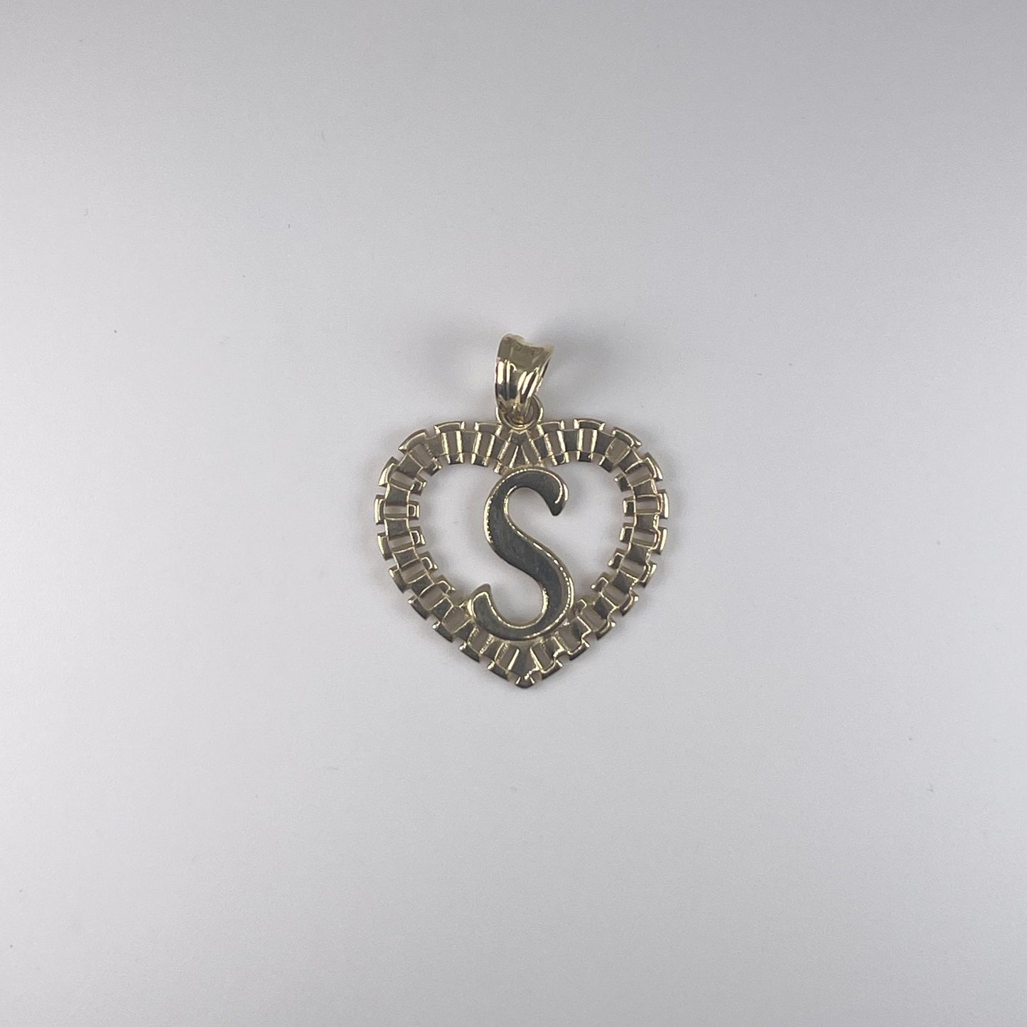 10K Gold 1.2gm Initial S in Rol Heart Pendant