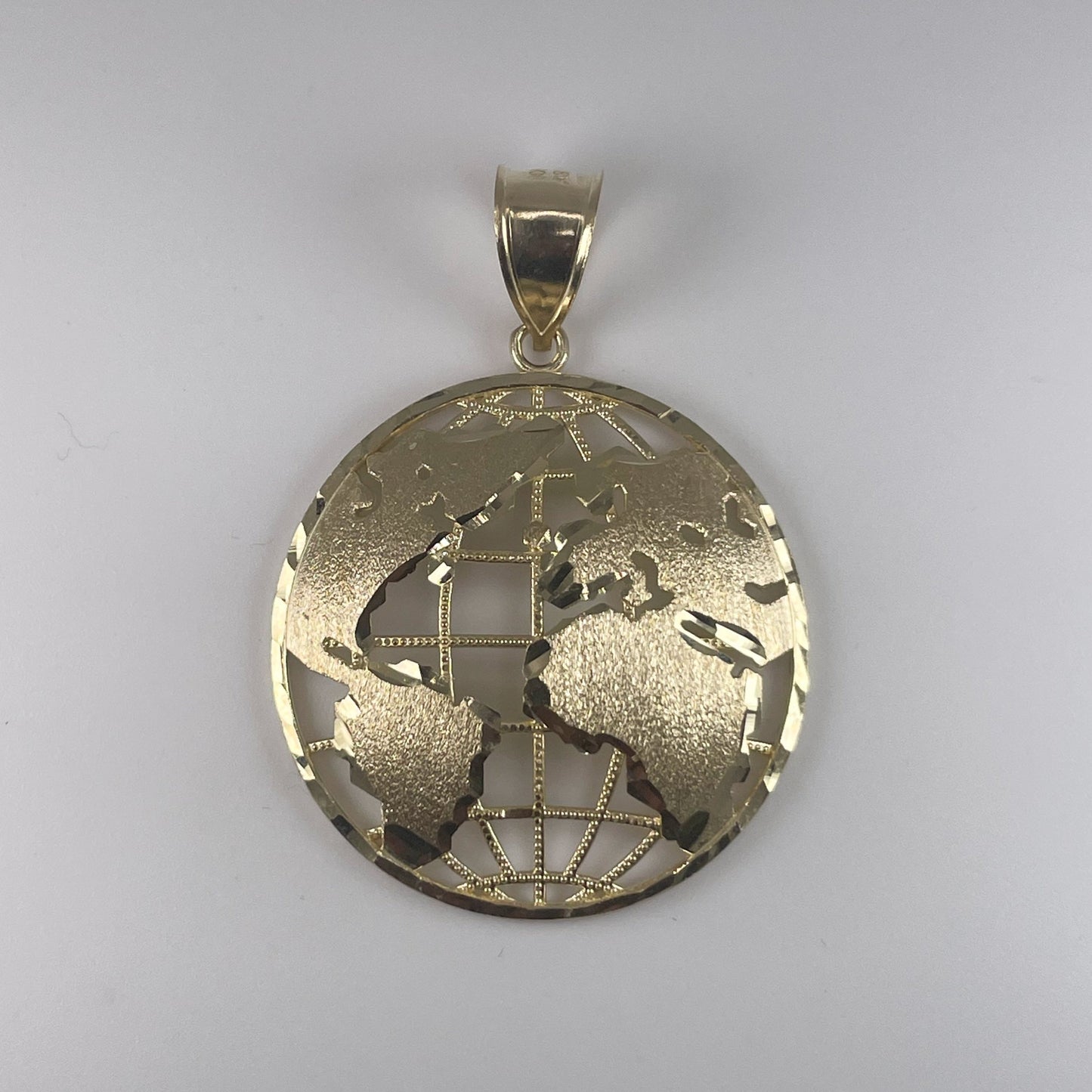 10K Gold 5.2gm World D/Cut Pendant