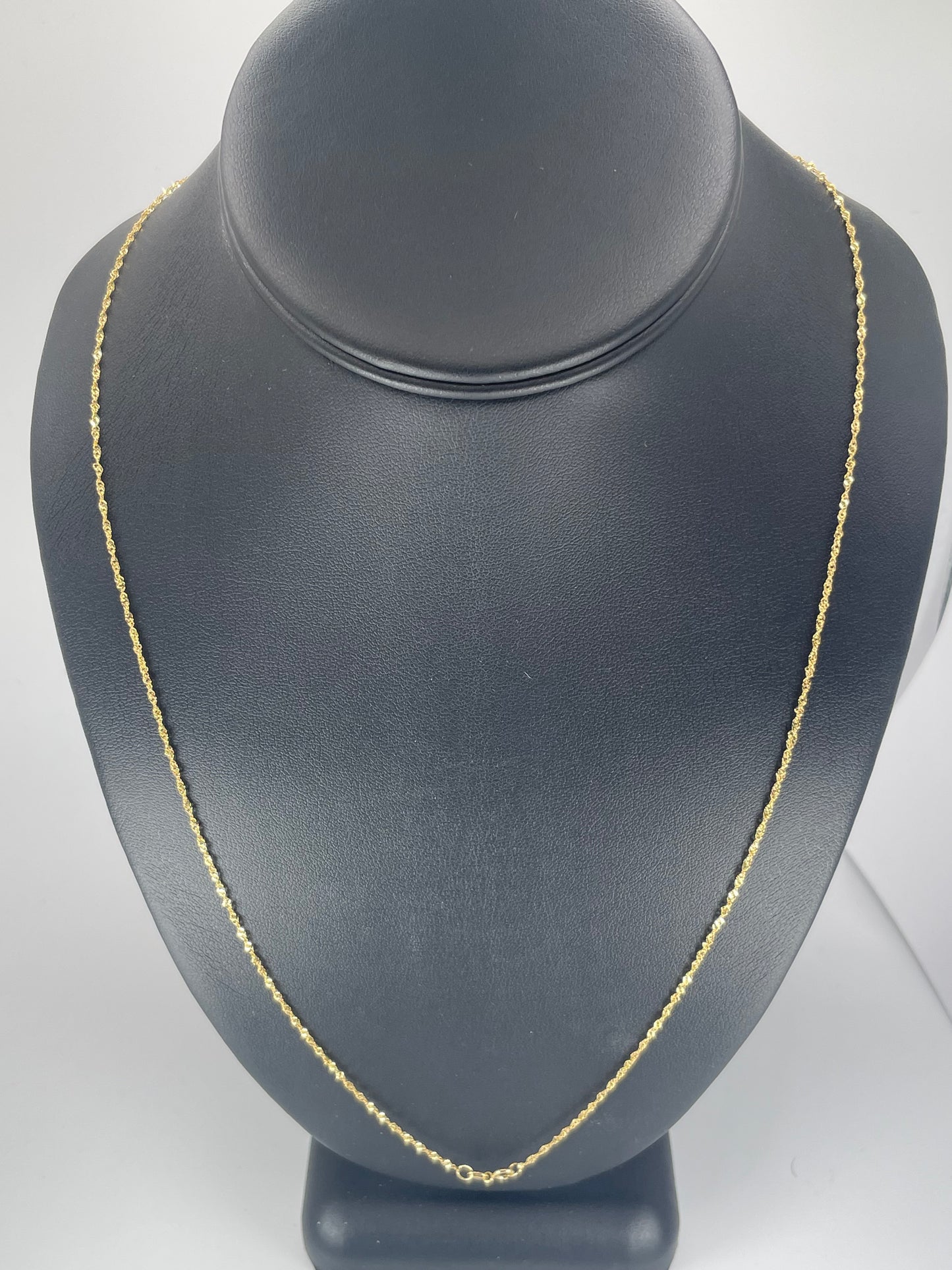 14K Gold 1.5gm Singapore Twist .7mm 24" Chain